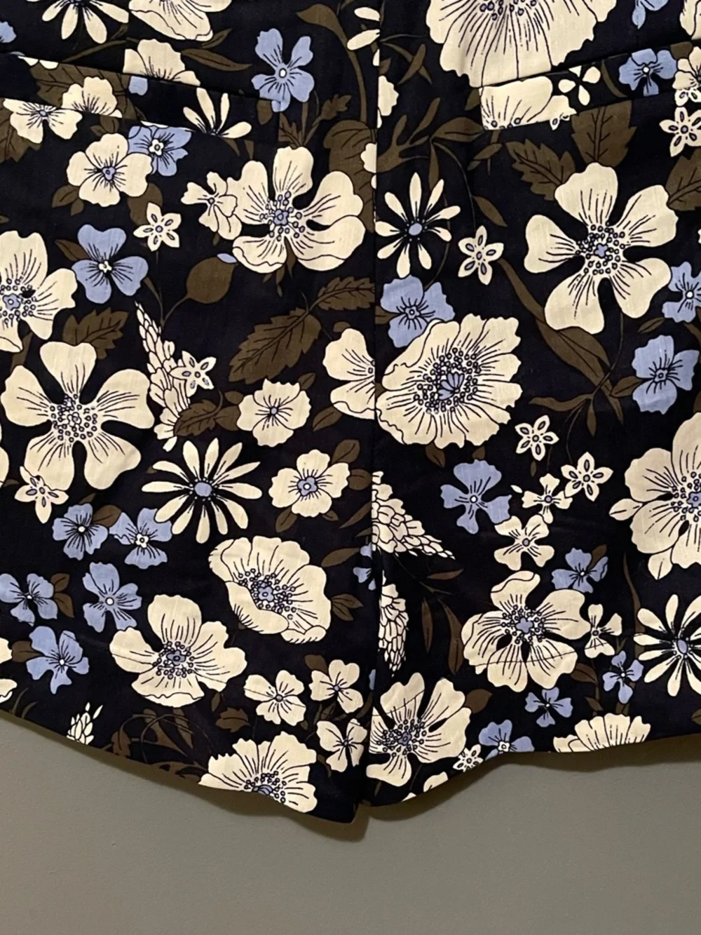 Veronica Beard Babine Navy‎ Floral Pleated Shorts Size 2 NWT $328 Retail